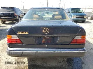 1992 Mercedes-Benz 300 z VIN WDBEA30E1NB699181, wystawiony jako Copart lot #58662205 z przebiegiem 134 112 mil mil oraz Szkoda całkowita • Salvage title. Historia ofert i sprzedaży dostępna na DreamBid. Obrazek 6.