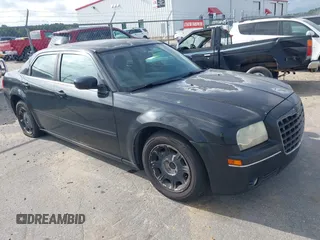2005 Chrysler 300 Touring z VIN 2C3JA53G35H643540, wystawiony jako IAAI lot #42504816 z przebiegiem 250 026 mil mil oraz . Historia ofert i sprzedaży dostępna na DreamBid. Obrazek 1.