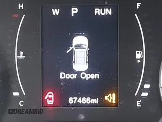2021 Jeep Renegade Jeepster z VIN ZACNJDAB1MPM27128, wystawiony jako IAAI lot #41460181 z przebiegiem 67 466 mil mil oraz . Historia ofert i sprzedaży dostępna na DreamBid. Obrazek 16.