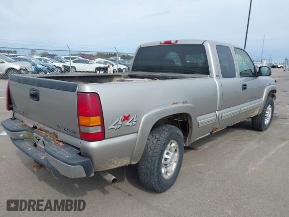 2000 Chevrolet Silverado 2500 LS z VIN 1GCGK29U4YE309544, wystawiony jako IAAI lot #42115349 z przebiegiem 227 652 mil mil oraz . Historia ofert i sprzedaży dostępna na DreamBid. Obrazek 4.