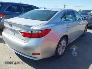 2013 Lexus ES 300h with VIN JTHBW1GG8D2026533, listed as a IAAI auction lot 42064923 with Not provided miles and . Bid and sale history available at DreamBid. Image 4.