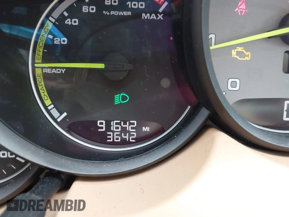 2016 Porsche Cayenne S E-Hybrid z VIN WP1AE2A22GLA17486, wystawiony jako IAAI lot #42229641 z przebiegiem 91 642 mil mil oraz . Historia ofert i sprzedaży dostępna na DreamBid. Obrazek 16.