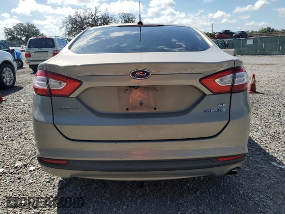 2015 Ford Fusion SE Hybrid z VIN 3FA6P0LU7FR102723, wystawiony jako Copart lot #62334345 z przebiegiem 136 341 mil mil oraz Nie do naprawy • Non repairable. Historia ofert i sprzedaży dostępna na DreamBid. Obrazek 6.