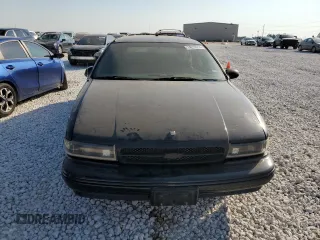 1996 Chevrolet Caprice with VIN 1G1BL82P2TR106404, listed as a Copart auction lot 74213214 with 156,588 mi miles and Salvage title. Bid and sale history available at DreamBid. Image 5.