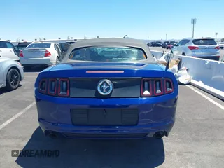 2014 Ford Mustang V6 z VIN 1ZVBP8EM8E5238393, wystawiony jako IAAI lot #42502830 z przebiegiem 150 481 mil mil oraz . Historia ofert i sprzedaży dostępna na DreamBid. Obrazek 16.