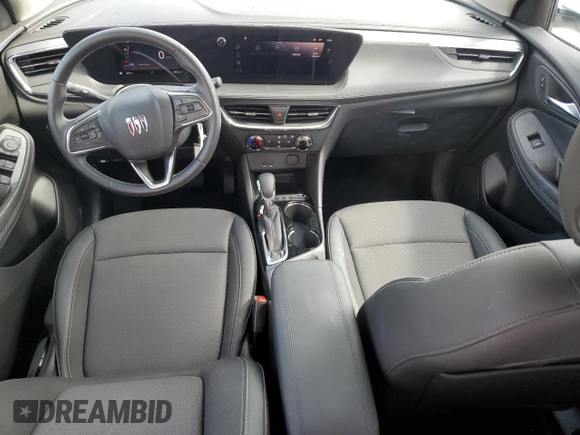 2025 Buick Encore GX Preferred z VIN KL4AMBSL5SB181920, wystawiony jako Copart lot #65265295 z przebiegiem 3 415 mil mil oraz Czysty tytuł • Clean title. Historia ofert i sprzedaży dostępna na DreamBid. Obrazek 8.