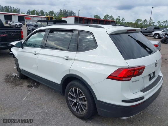 2021 Volkswagen Tiguan S with VIN 3VV1B7AX9MM119690, listed as a IAAI auction lot 41352383 with 27,149 mi miles. Bid and sale history available at carsss.com. Image 3.