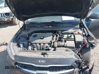 2020 Kia Forte LXS z VIN 3KPF24AD4LE171018, wystawiony jako IAAI lot #42130798 z przebiegiem 206 004 mil mil oraz . Historia ofert i sprzedaży dostępna na DreamBid. Obrazek 10.