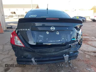 2016 Nissan Versa S z VIN 3N1CN7AP9GL843892, wystawiony jako IAAI lot #41727069 z przebiegiem 130 035 mil mil oraz . Historia ofert i sprzedaży dostępna na DreamBid. Obrazek 16.