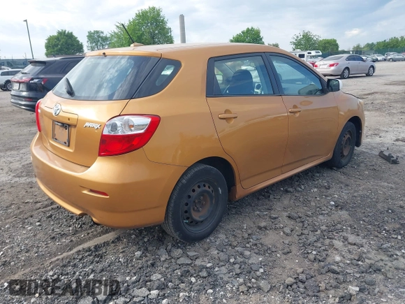 2009 Toyota Matrix z VIN 2T1KU40E29C012878, wystawiony jako IAAI lot #42177978 z przebiegiem 119 897 mil mil oraz . Historia ofert i sprzedaży dostępna na DreamBid. Obrazek 4.