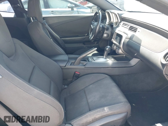 2013 Chevrolet Camaro LT z VIN 2G1FB1E32D9182026, wystawiony jako IAAI lot #42228559 z przebiegiem 210 159 mil mil oraz . Historia ofert i sprzedaży dostępna na DreamBid. Obrazek 5.