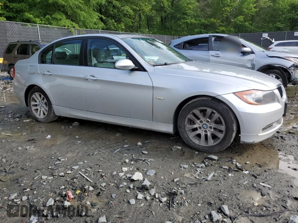 2007 BMW 3 Series 328i with VIN WBAVA33527KX72622, listed as a Copart auction lot 56198505 with 220,384 mi miles and Salvage title. Bid and sale history available at DreamBid. Image 4.
