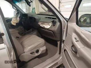 2000 Ford Expedition XLT with VIN 1FMRU1569YLB32940, listed as a IAAI auction lot 41316582 with 290,095 mi miles. Bid and sale history available at carsss.com. Image 5.