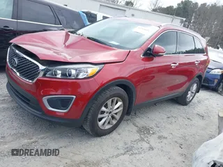 2018 Kia Sorento LX z VIN 5XYPG4A39JG400774, wystawiony jako IAAI lot #41711055 z przebiegiem 56 046 mil mil oraz . Historia ofert i sprzedaży dostępna na DreamBid. Obrazek 17.