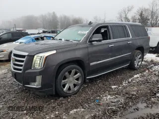 2015 Cadillac Escalade ESV Luxury z VIN 1GYS4SKJ4FR656232, wystawiony jako Copart lot #44584255 z przebiegiem 130 066 mil mil oraz Szkody całkowita. Historia ofert i sprzedaży dostępna na DreamBid. Obrazek 1.