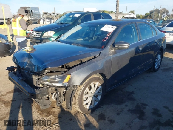 2014 Volkswagen Jetta SE z VIN 3VWD17AJ1EM285792, wystawiony jako IAAI lot #41652684 z przebiegiem 169 929 mil mil oraz . Historia ofert i sprzedaży dostępna na DreamBid. Obrazek 2.