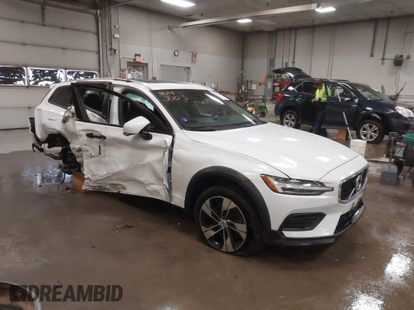 2020 Volvo V60 z VIN YV4102WK0L1037649, wystawiony jako IAAI lot #41043003 z przebiegiem 103 613 mil mil oraz . Historia ofert i sprzedaży dostępna na DreamBid. Obrazek 1.