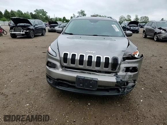 2018 Jeep Cherokee Latitude с VIN 1C4PJLCB3JD573513, выставлен на аукционе Copart как лот 57308025 с пробегом 69 086 миль миль и Списание • Salvage title. История ставок и продаж доступна на DreamBid. Изображение 13.