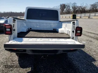 2020 Jeep Gladiator Overland with VIN 1C6HJTFGXLL181768, listed as a Copart auction lot 46243555 with 62,992 mi miles and Salvage title. Bid and sale history available at DreamBid. Image 6.