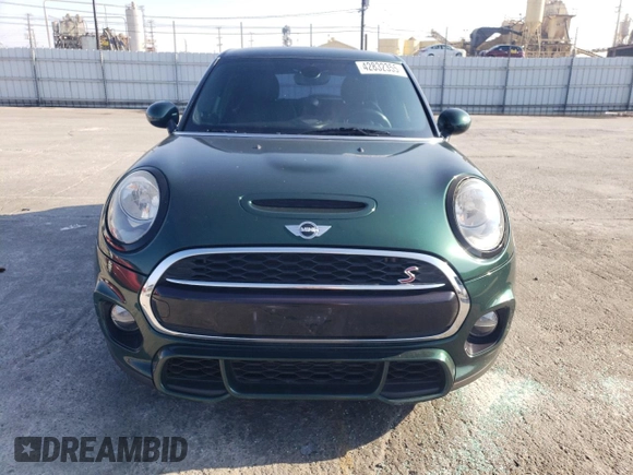 2016 MINI Hardtop 4 Door S z VIN WMWXU3C51G2D31535, wystawiony jako Copart lot #42832355 z przebiegiem 95 458 mil mil oraz Szkoda całkowita • Salvage title. Historia ofert i sprzedaży dostępna na DreamBid. Obrazek 5.