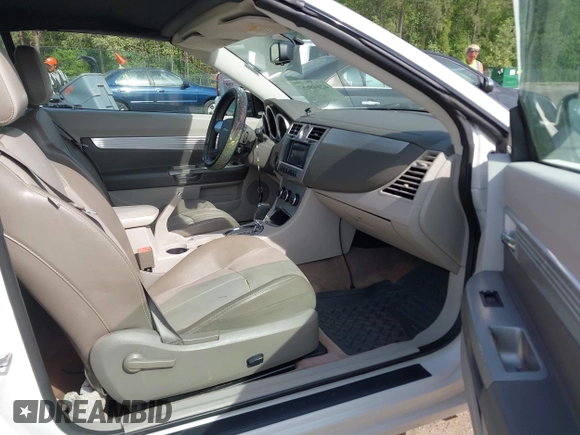 2010 Chrysler Sebring Touring z VIN 1C3BC5ED5AN105022, wystawiony jako IAAI lot #42048657 z przebiegiem 188 920 mil mil oraz . Historia ofert i sprzedaży dostępna na DreamBid. Obrazek 5.