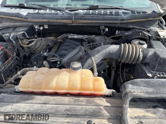 2018 Ford F-150 XL z VIN 1FTFX1E58JKF35180, wystawiony jako IAAI lot #42782023 z przebiegiem 105 516 mil mil oraz . Historia ofert i sprzedaży dostępna na DreamBid. Obrazek 11.