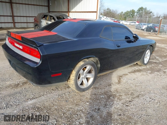 2013 Dodge Challenger SXT z VIN 2C3CDYAG0DH511323, wystawiony jako IAAI lot #41369796 z przebiegiem Nie podano mil oraz . Historia ofert i sprzedaży dostępna na DreamBid. Obrazek 4.
