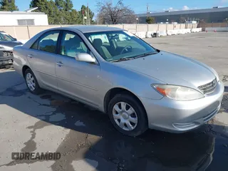 2004 Toyota Camry LE z VIN 4T1BE32KX4U335447, wystawiony jako IAAI lot #41712922 z przebiegiem 200 829 mil mil oraz . Historia ofert i sprzedaży dostępna na DreamBid. Obrazek 1.