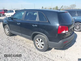 2011 Kia Sorento LX with VIN 5XYKT3A18BG007462, listed as a IAAI auction lot 42081727 with 183,594 mi miles and . Bid and sale history available at carsss.com. Image 3.