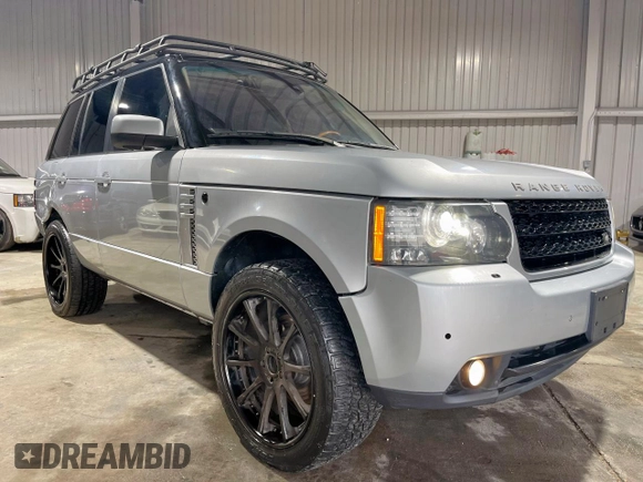 2011 Land Rover Range Rover HSE Lux z VIN SALMF1D42BA355759, wystawiony jako Copart lot #59821605 z przebiegiem 77 618 mil mil oraz Szkoda całkowita • Salvage title. Historia ofert i sprzedaży dostępna na DreamBid. Obrazek 1.