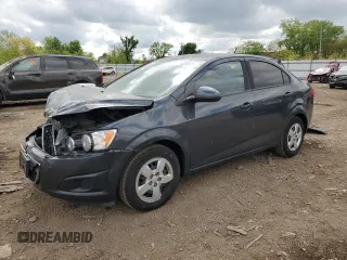 2014 Chevrolet Sonic LS z VIN 1G1JA5SH3E4158231, wystawiony jako Copart lot #56257775 z przebiegiem 84 257 mil mil oraz Szkoda całkowita • Salvage title. Historia ofert i sprzedaży dostępna na DreamBid. Obrazek 1.