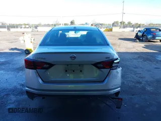 2021 Nissan Altima 2.5 SV with VIN 1N4BL4DV7MN341133, listed as a IAAI auction lot 41590705 with 66,294 mi miles. Bid and sale history available at carsss.com. Image 17.