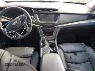 2017 Cadillac XT5 Premium Luxury FWD z VIN 1GYKNCRS7HZ130553, wystawiony jako Copart lot #60337905 z przebiegiem Nie podano mil oraz Szkoda całkowita • Salvage title. Historia ofert i sprzedaży dostępna na DreamBid. Obrazek 8.