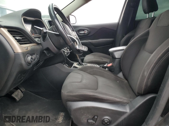 2016 Jeep Cherokee Latitude z VIN 1C4PJLCB6GW171384, wystawiony jako Copart lot #55820145 z przebiegiem 127 062 mil mil oraz Szkoda całkowita • Salvage title. Historia ofert i sprzedaży dostępna na DreamBid. Obrazek 7.
