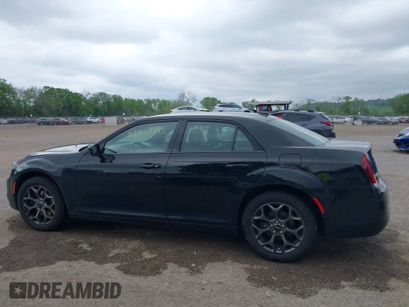 2015 Chrysler 300 S z VIN 2C3CCAGG1FH923044, wystawiony jako IAAI lot #42284945 z przebiegiem 132 681 mil mil oraz . Historia ofert i sprzedaży dostępna na DreamBid. Obrazek 14.