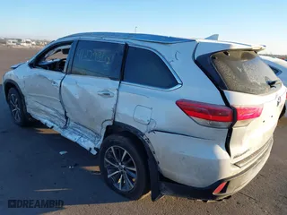 2019 Toyota Highlander SE with VIN 5TDJZRFH2KS566656, listed as a IAAI auction lot 41279310 with 103,172 mi miles. Bid and sale history available at carsss.com. Image 3.