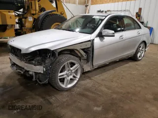 2013 Mercedes-Benz C 300 Sport z VIN WDDGF8AB6DG138169, wystawiony jako Copart lot #56676685 z przebiegiem 57 097 mil mil oraz Szkoda całkowita • Salvage title. Historia ofert i sprzedaży dostępna na DreamBid. Obrazek 1.