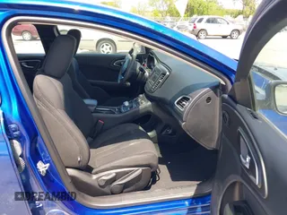 2015 Chrysler 200 Limited z VIN 1C3CCCAB4FN761054, wystawiony jako IAAI lot #42337982 z przebiegiem 124 320 mil mil oraz . Historia ofert i sprzedaży dostępna na DreamBid. Obrazek 5.