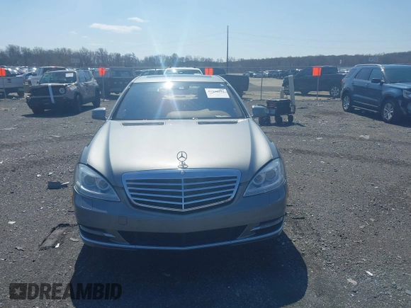 2012 Mercedes-Benz S 550 z VIN WDDNG9EB8CA477487, wystawiony jako IAAI lot #41936591 z przebiegiem 61 182 mil mil oraz . Historia ofert i sprzedaży dostępna na DreamBid. Obrazek 12.