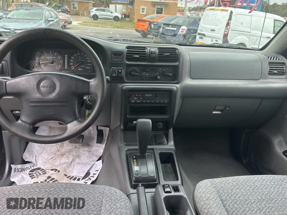 1999 Isuzu Rodeo S z VIN 4S2CK58W7X4357230, wystawiony jako Copart lot #45724855 z przebiegiem 130 446 mil mil oraz Czysty tytuł • Clean title. Historia ofert i sprzedaży dostępna na DreamBid. Obrazek 9.