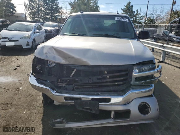 2004 GMC Sierra 1500 Crew Cab SLT with VIN 2GTEK13TX41356574, listed as a Copart auction lot 81002774 with 235,272 mi miles and Salvage Title. Bid and sale history available at carsss.com. Image 5.