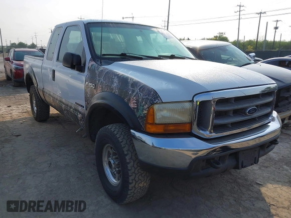 2000 Ford Super Duty F-250 XL with VIN 1FTNX21F0YEA34082, listed as a IAAI auction lot 42041351 with 431,351 mi miles. Bid and sale history available at carsss.com. Image 1.
