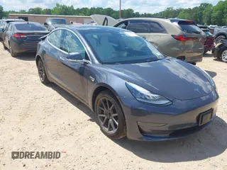 2020 Tesla Model 3 Long Range z VIN 5YJ3E1EB9LF667993, wystawiony jako IAAI lot #41990917 z przebiegiem 58 269 mil mil oraz . Historia ofert i sprzedaży dostępna na DreamBid. Obrazek 1.