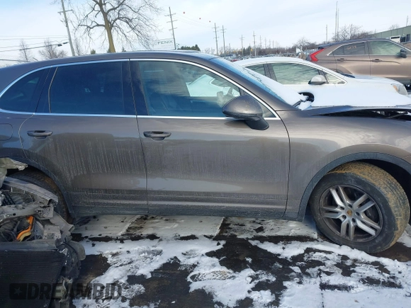 2016 Porsche Cayenne z VIN WP1AA2A21GLA05440, wystawiony jako IAAI lot #41358574 z przebiegiem 96 167 mil mil oraz . Historia ofert i sprzedaży dostępna na DreamBid. Obrazek 14.