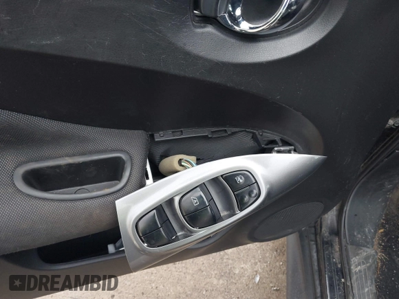 2015 Nissan Juke SL z VIN JN8AF5MV6FT565581, wystawiony jako IAAI lot #41186616 z przebiegiem 142 065 mil mil oraz . Historia ofert i sprzedaży dostępna na DreamBid. Obrazek 19.