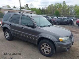2005 Ford Escape Limited with VIN 1FMYU94155KB76337, listed as a IAAI auction lot 42006729 with 170,526 mi miles. Bid and sale history available at carsss.com. Image 1.