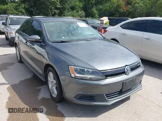 2013 Volkswagen Jetta Hybrid SE z VIN 3VW637AJ5DM263330, wystawiony jako IAAI lot #42540756 z przebiegiem 109 164 mil mil oraz . Historia ofert i sprzedaży dostępna na DreamBid. Obrazek 1.