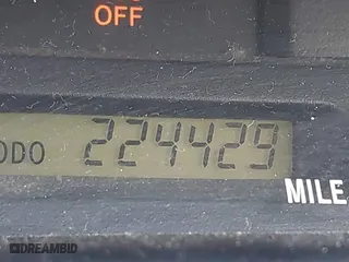 2002 Toyota Avalon XL with VIN 4T1BF28B82U233060, listed as a IAAI auction lot 41640193 with 224,429 mi miles. Bid and sale history available at carsss.com. Image 7.