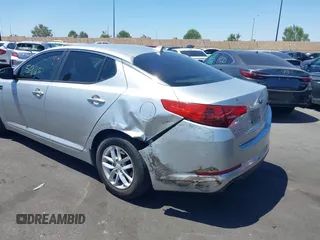 2013 Kia Optima LX z VIN KNAGM4A7XD5389662, wystawiony jako IAAI lot #42265945 z przebiegiem 164 488 mil mil oraz . Historia ofert i sprzedaży dostępna na DreamBid. Obrazek 3.