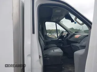 2018 Ford Transit z VIN 1FDBF8ZM3JKA90502, wystawiony jako IAAI lot #42545271 z przebiegiem 104 971 mil mil oraz . Historia ofert i sprzedaży dostępna na DreamBid. Obrazek 5.